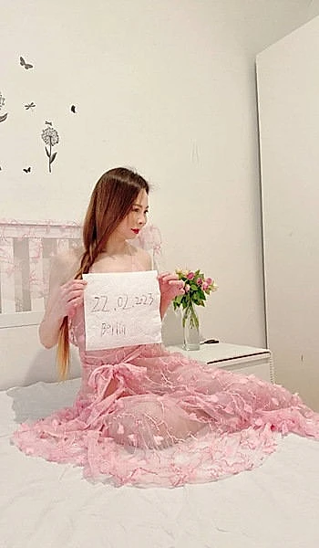 Miki - Berlin VIP Escort Bayan