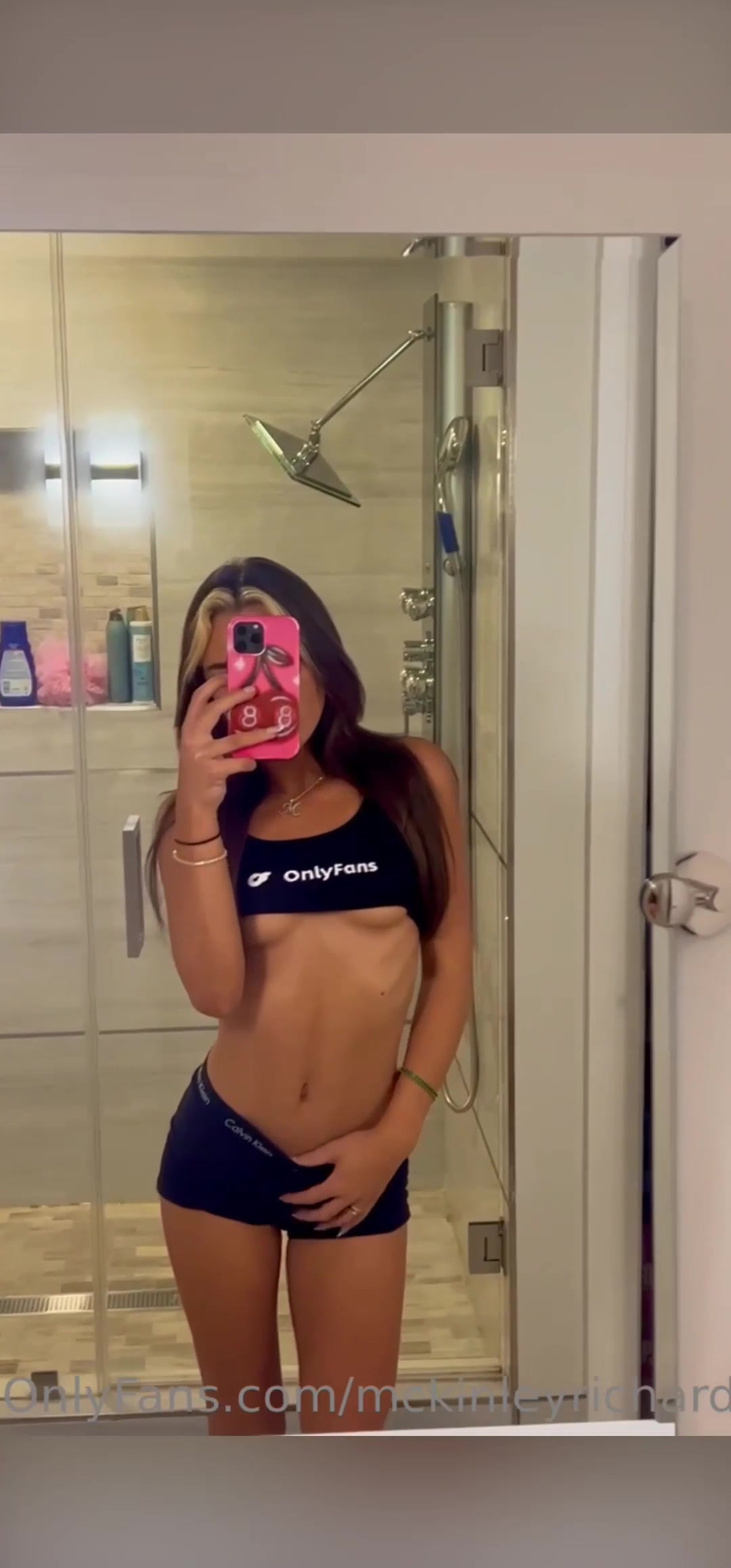Mckinley Richardson Nudes Tits On Cam Onlyfans video