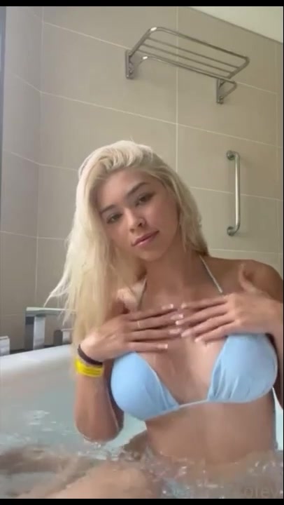 Aishah Sofey onlyfans bathtub video so erotic